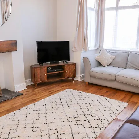 Fern House * Γουίτμπι