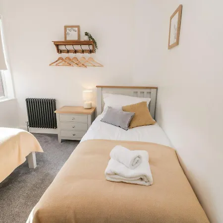 Fern House * Γουίτμπι